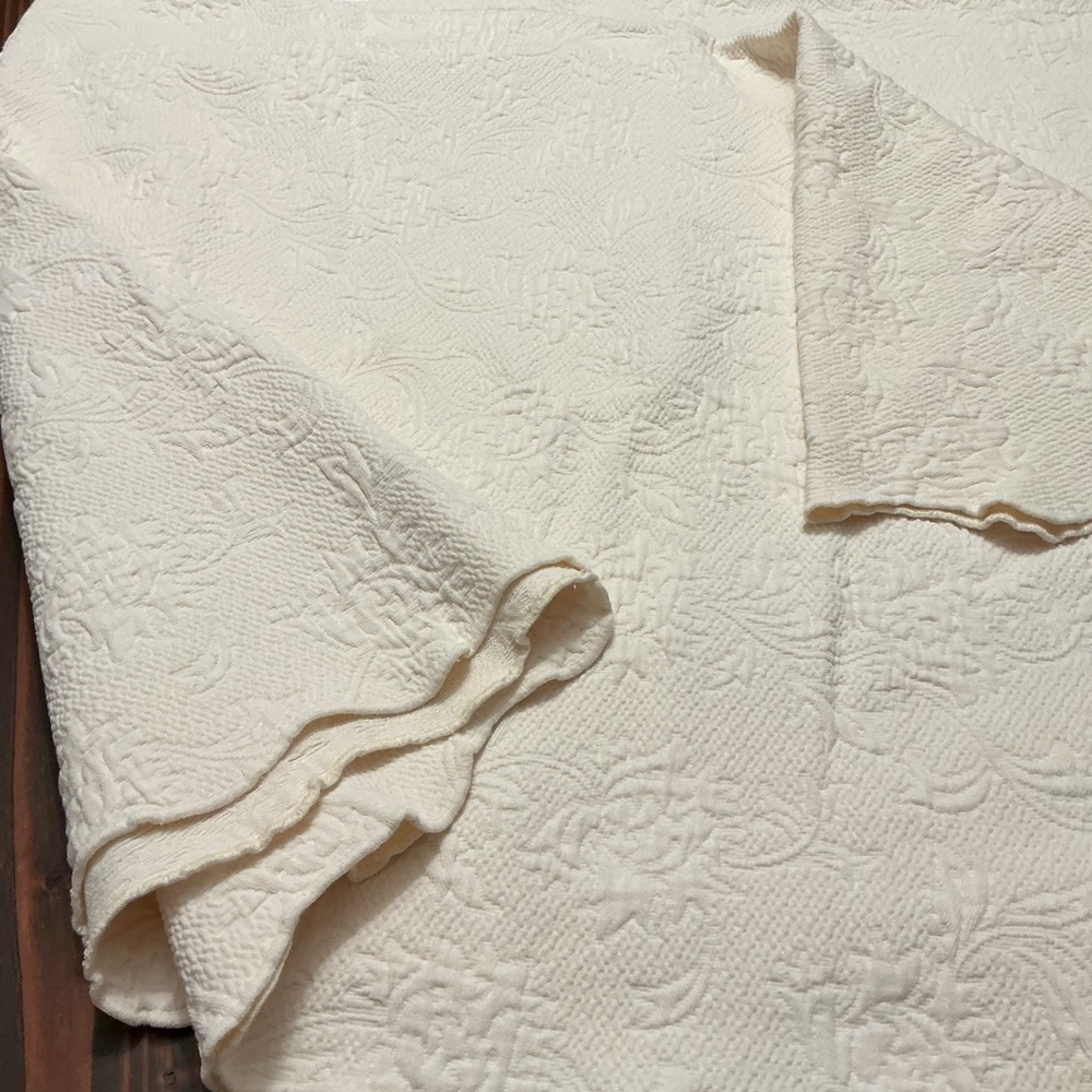 Well Dressed Home Matelasse Cotton Bedspread - Picture 2 of 14